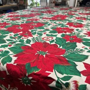 Vtg Oval Fabric Cloth Christmas Tablecloth Red Poinsettia about 80x58.5inch READ